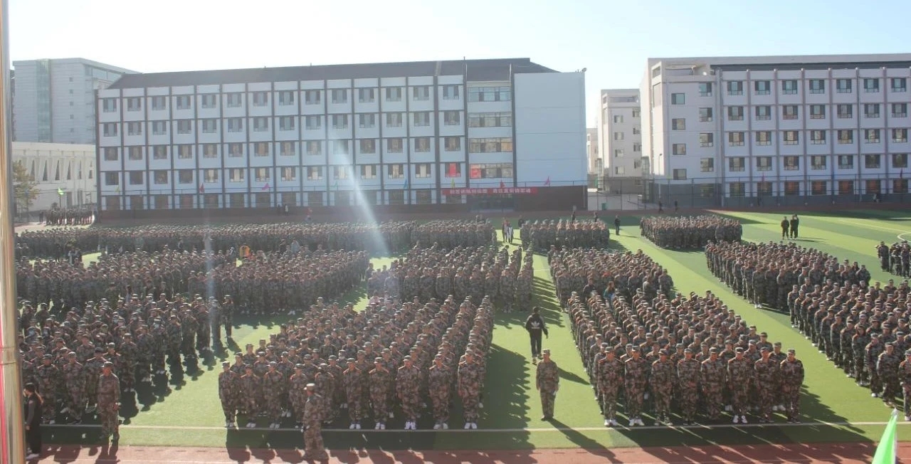 新葡的京集团网址2020级新生军训开营仪式成功举办！